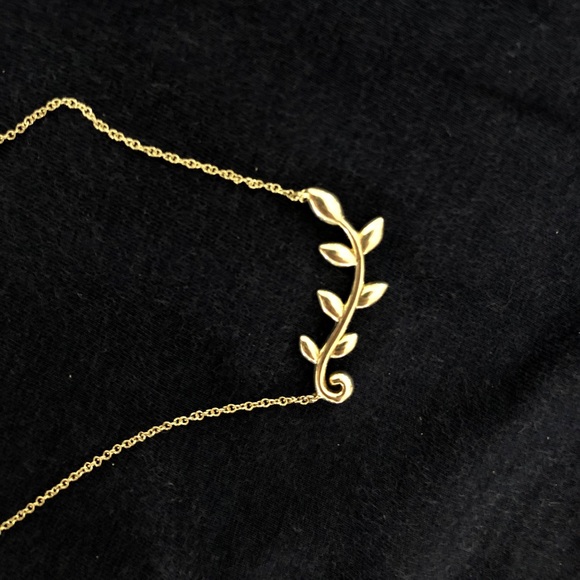 Tiffany’s olive leaf pendant - Picture 4 of 5